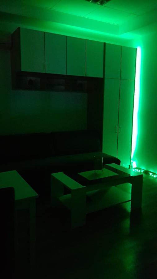 Central Apartment With 24-7 Building Security Нови-Сад Экстерьер фото
